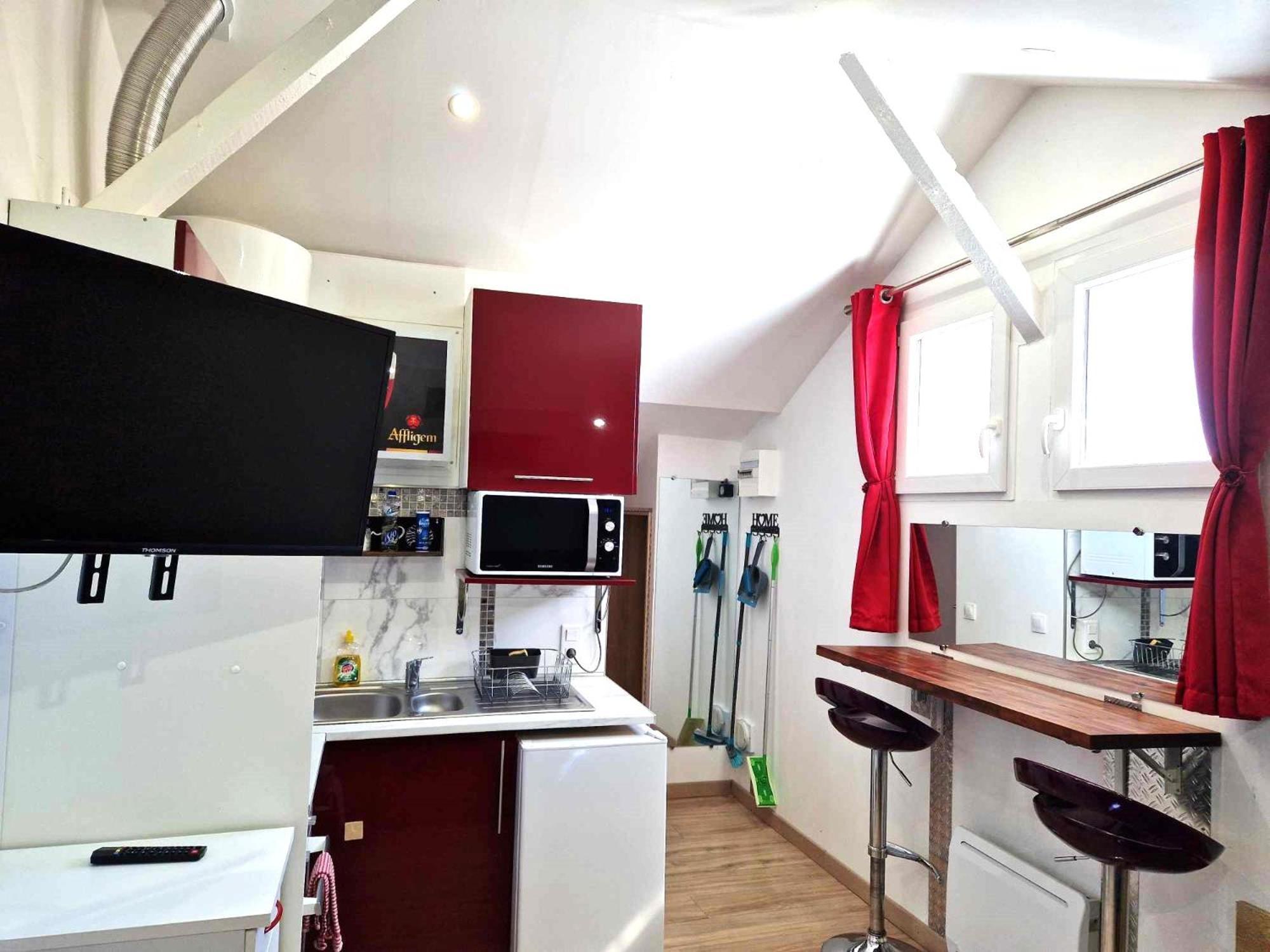 08 - Tres Joli Studio Tout Equipe Avec Parking Privatif Gratuit, Grand Fourgon Possible, Tout Le Linge De Maison Est Fourni Razac-sur-lʼIsle Exterior foto