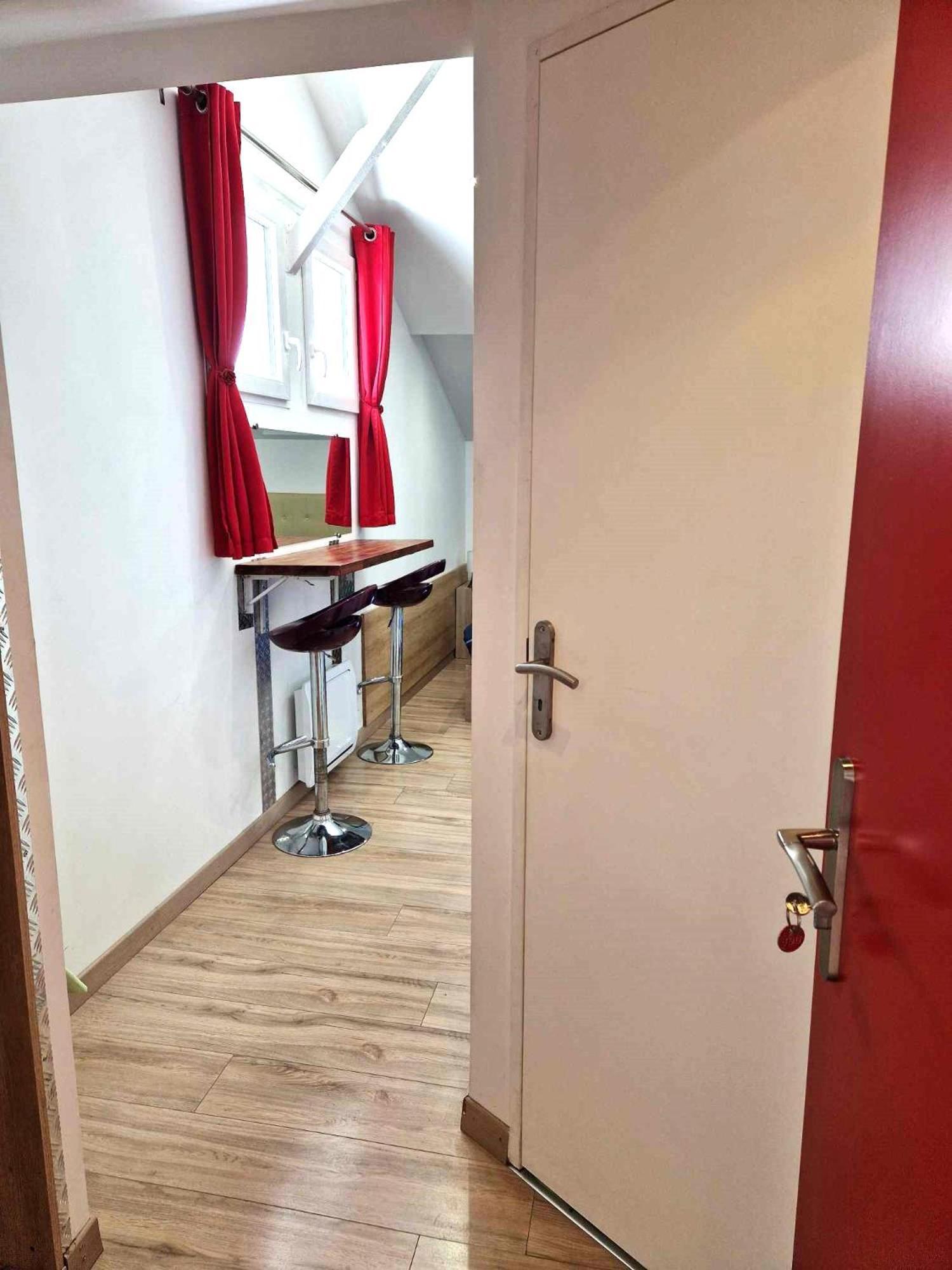 08 - Tres Joli Studio Tout Equipe Avec Parking Privatif Gratuit, Grand Fourgon Possible, Tout Le Linge De Maison Est Fourni Razac-sur-lʼIsle Exterior foto